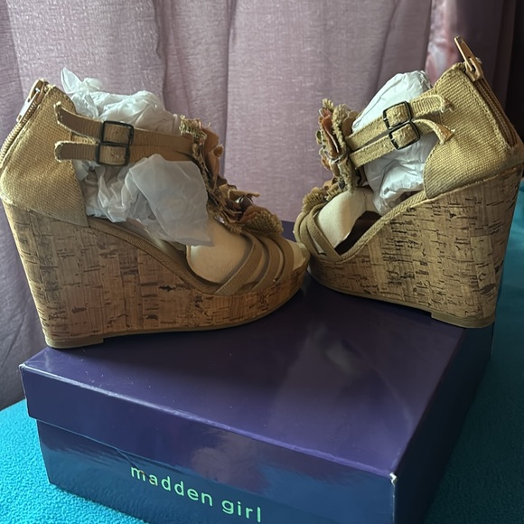 Madden girl wedge 7.5 - Picture 4 of 5